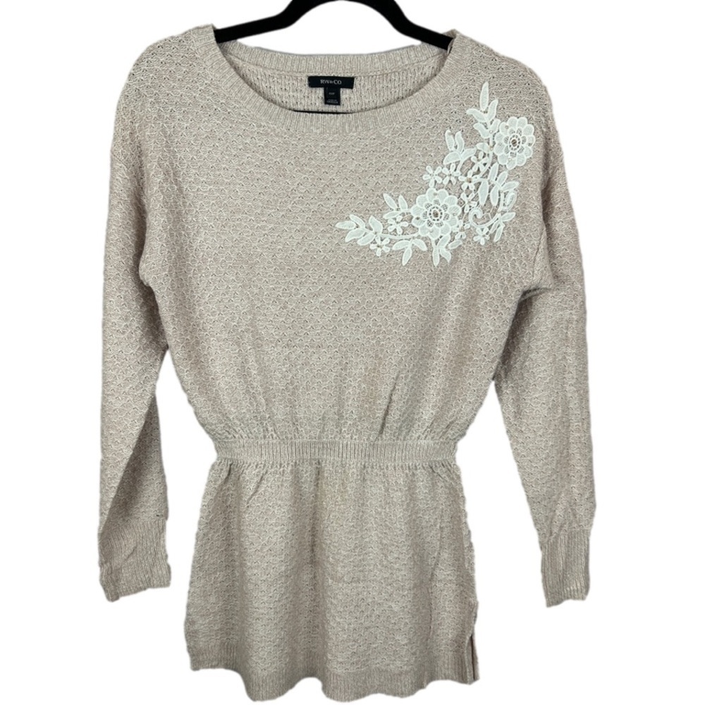 ✨3/$21✨ RW&CO. Beige Knit Peplum Sweater with Floral Lace Appliqué XS